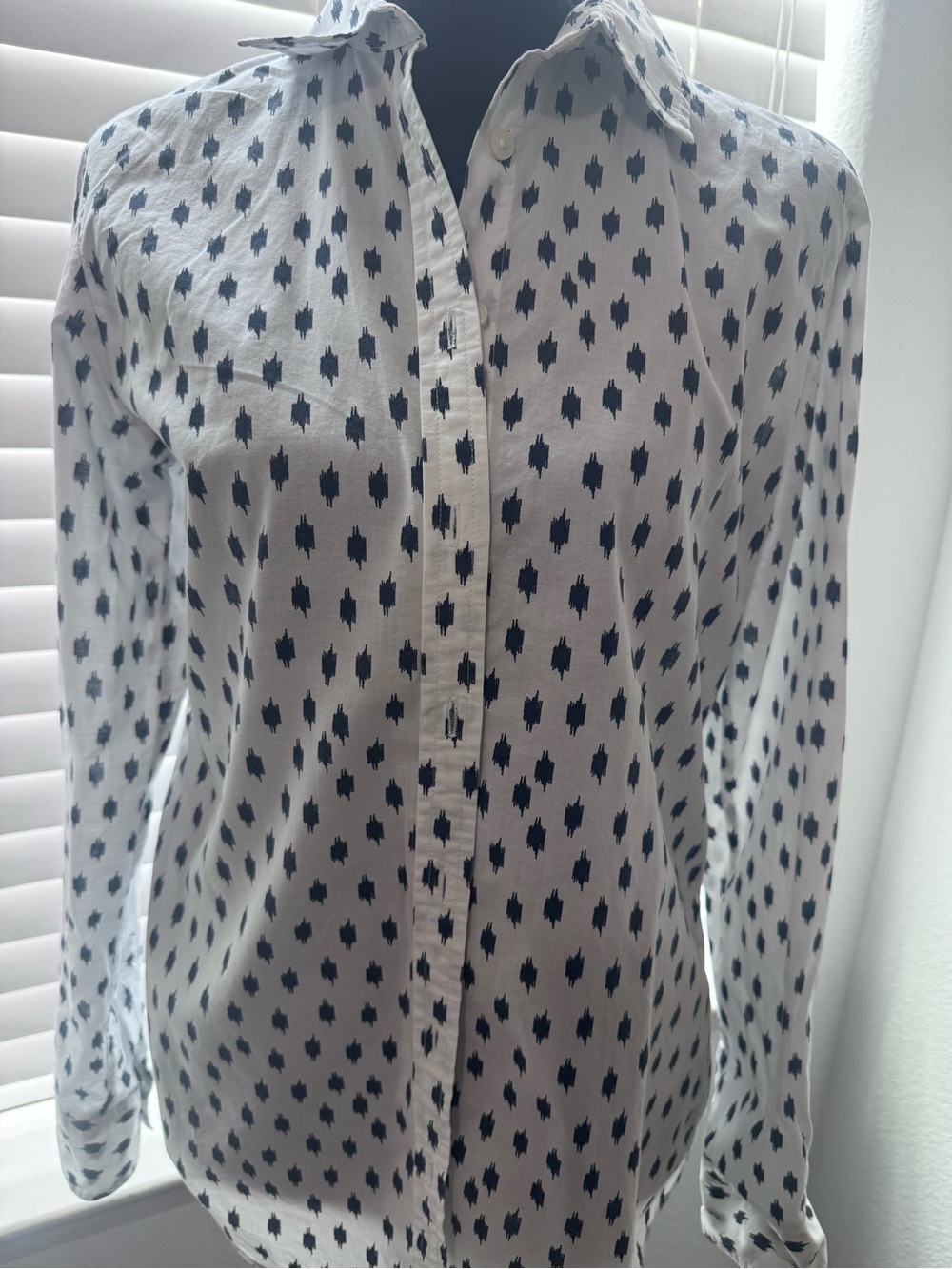 Banana Republic Soft Wash Navy & White Print Button-Down Shirt – Size S